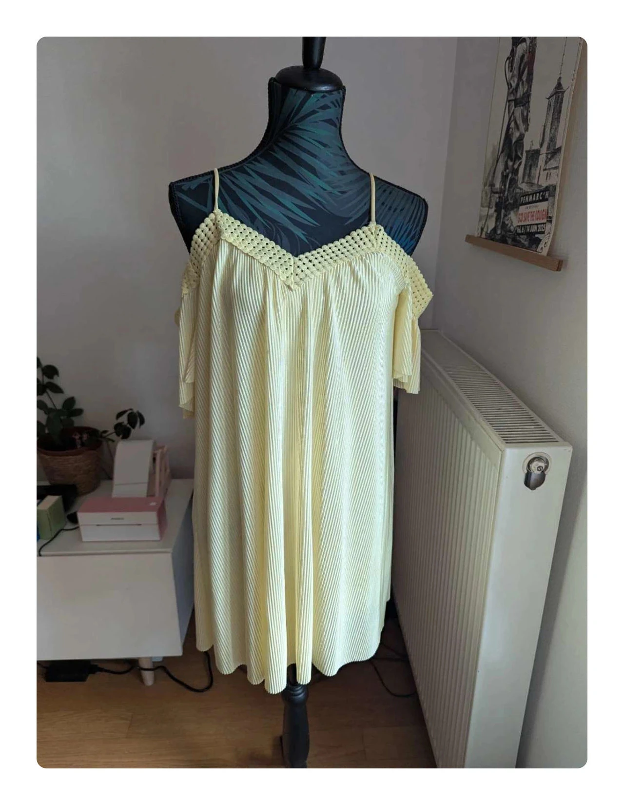 Robe guess jaune beurre épaules dénudées taille S